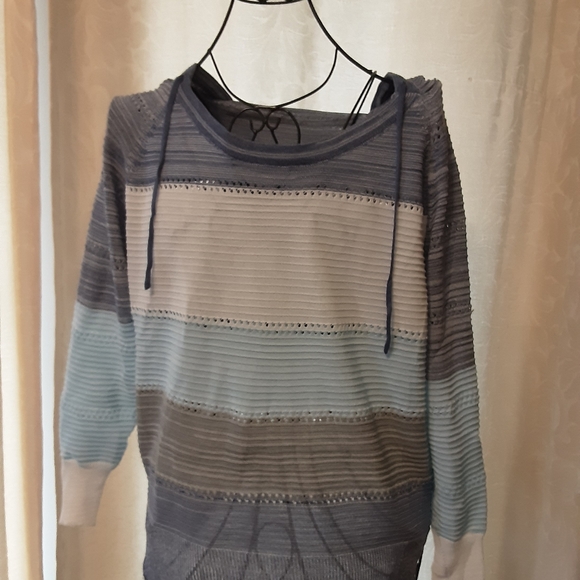 Sweater hoodie - Picture 2 of 2